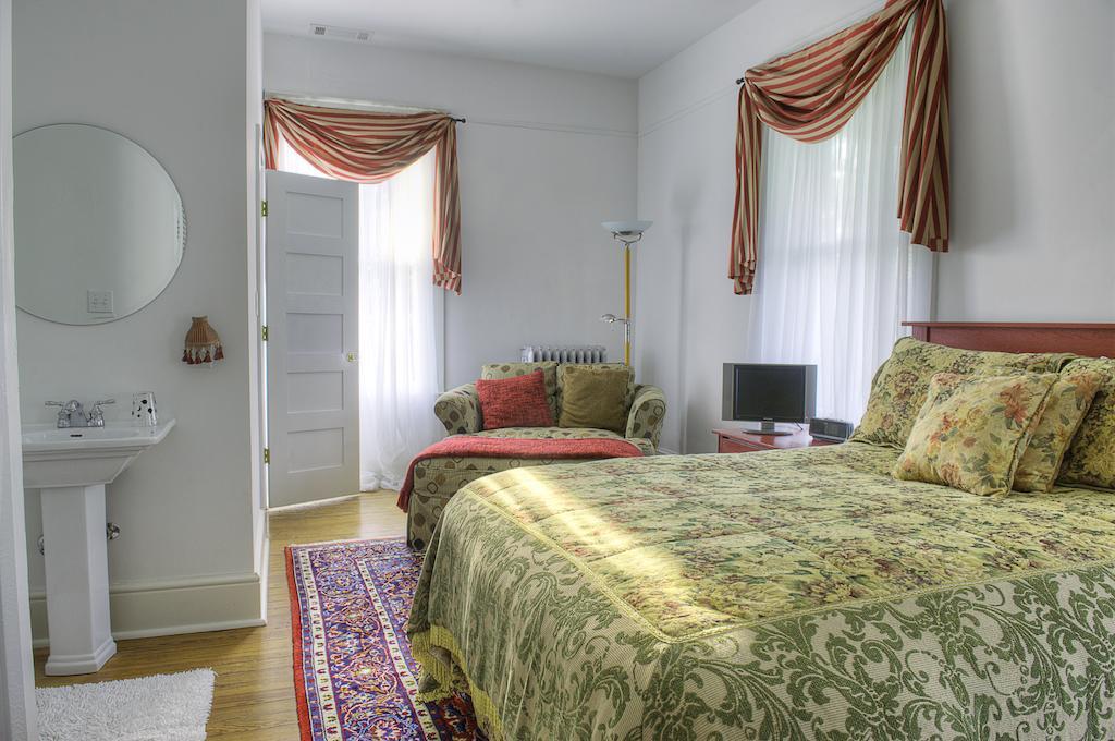 The Jackie O' House Bed And Breakfast Кълъмбъс Стая снимка
